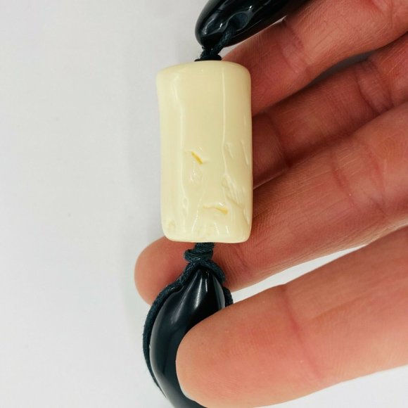 Chico's Black/White Plastic Statement Necklace Lobster clasp Adjustable 29" long - Picture 6 of 9